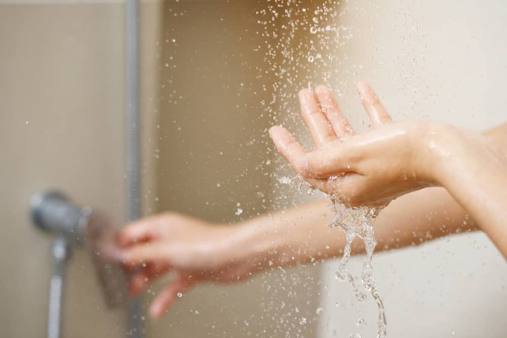 بعد از واکسن آنفولانزا میشه حمام رفت؟ زمان و مراقبت‌ها