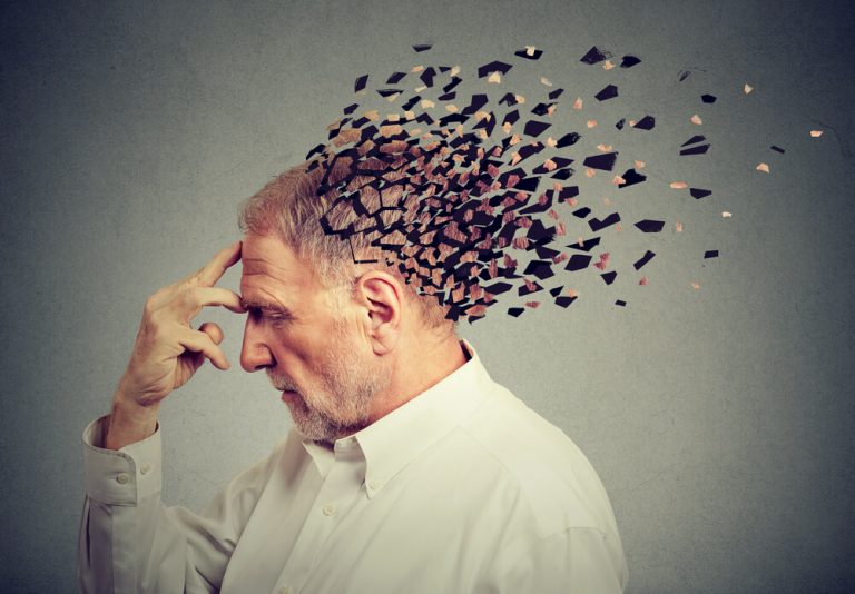آلزایمر چیست؟ | عوارض ، نشانه ها و علائم آلزایمر در سالمندان و جوانان